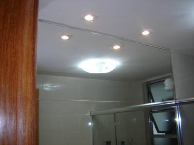  ESPELHOS E CRISTAIS COM ACABAMENTO LAPIDADO OU BIZOTADO